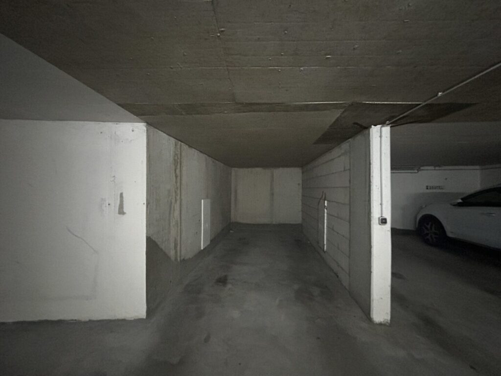 Tiefgaragenstellplatz